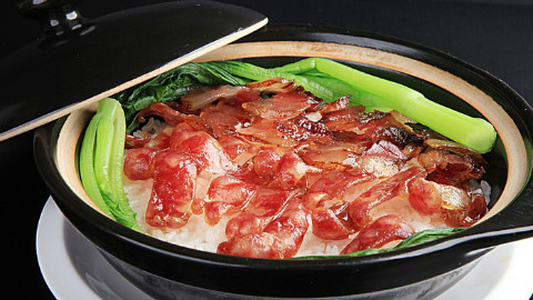腊肠煲仔饭,剩米饭也可以做的很好吃的哟【菁度】